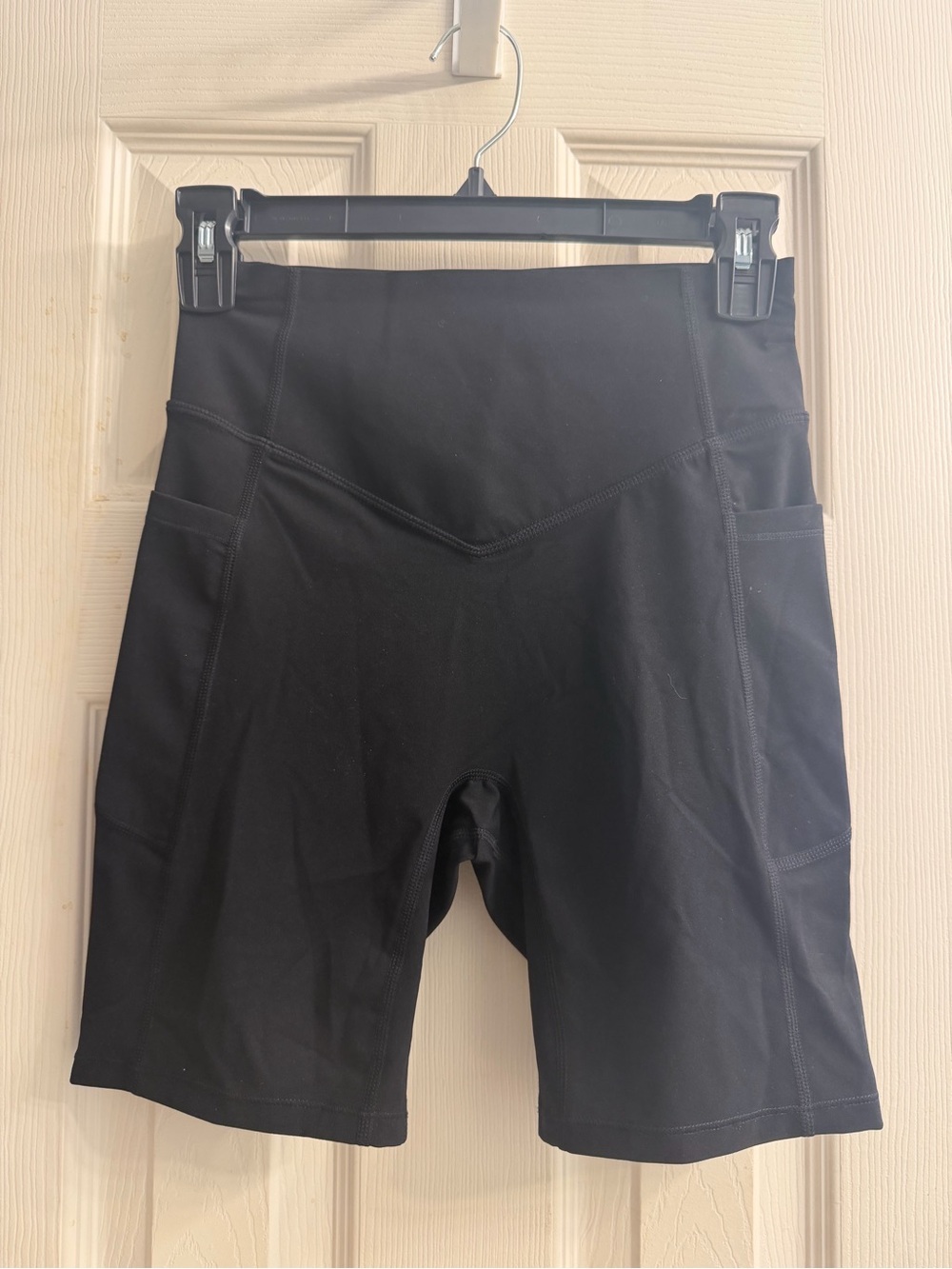 HALARA Black High-Rise Athletic Bike Shorts with Side Pockets